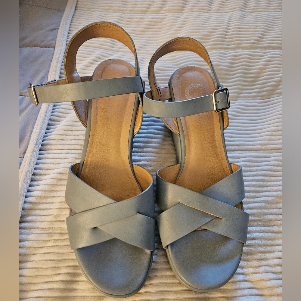 Journee Collection Women's Blue Wedge Sandals Size 9